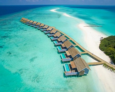 Kuramathi Maldives watervillas van bovenaf