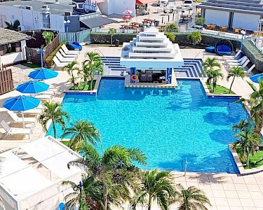 Tryp by Wyndham Aruba zwembad van bovenaf