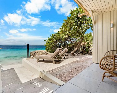 Boutique Hotel Bougainvillea Bonaire terras bij oceaan