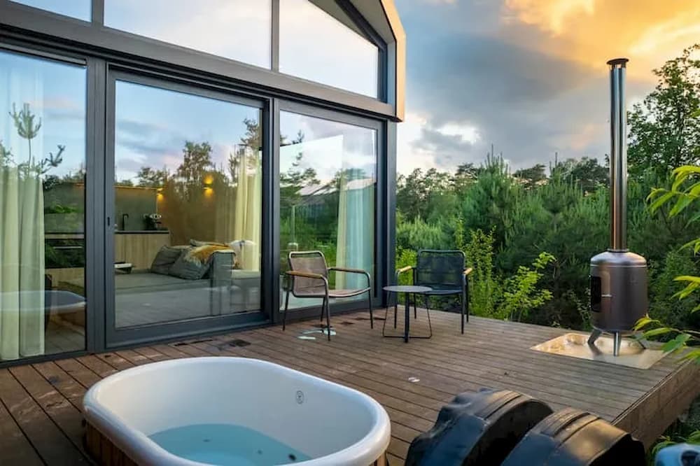 Marber Veluwe bubbelbad in terras