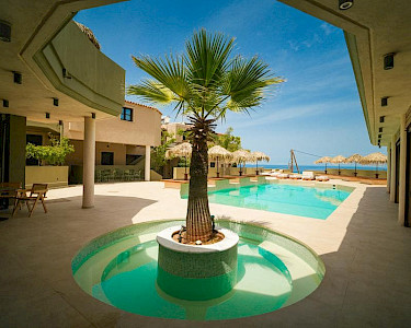 Zwembad bij Votana Village op Kreta