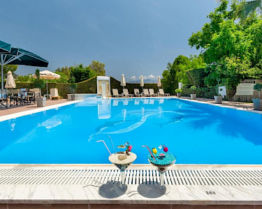 Sands Studio's Lefkas cocktails bij zwembad