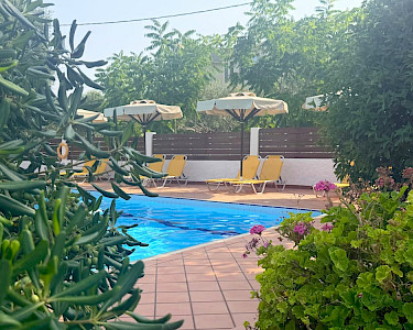 Huize Bella Vista Kefalonia zwembad en groene tuin
