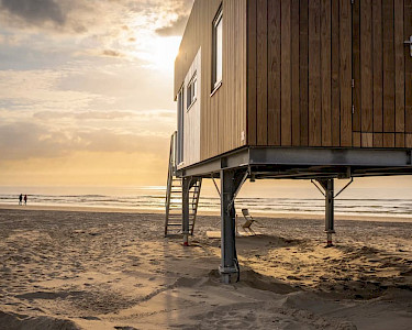 Landal Strandhuisjes Zeezigt zee tijdens zonsondergang