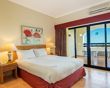Hotel Mirachoro Carvoeiro Algarve Portugal slaapkamer
