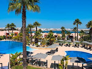 Vitors Village Algarve Portugal  zwembad met uitzicht