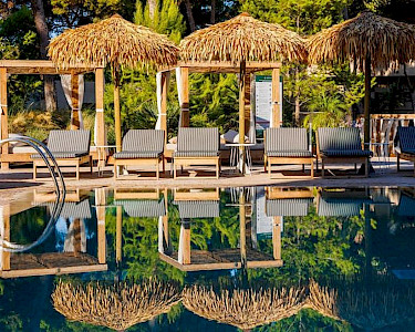 Aubamar Palma Resort Mallorca zwembad met ligbedjes