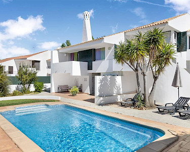 Casa Leros Albufeira Portugal zwembad met ligbedjes