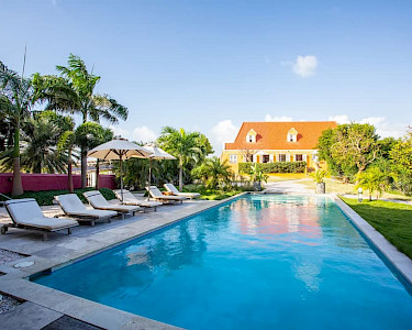 Plantation Jan Thiel Lodge Curaçao zwembad in de tuin