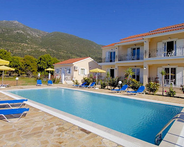 Huize Vangelis Kefalonia zwembad en bergen