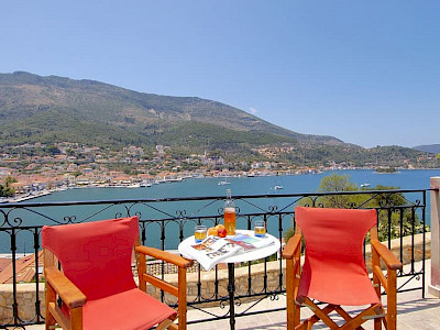 Huize Lykithes Ithaka uitzicht vanaf het balkon