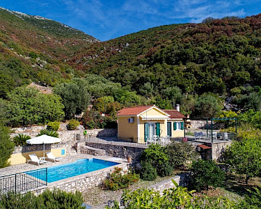 Villa Piso Aetos View Ithaki zwembad en bergen