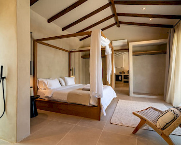 KV Villas Kefalonia doorkijk in de slaapkamer