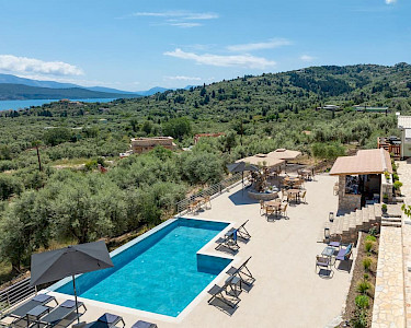 Forti Retreat Lefkas van bovenaf