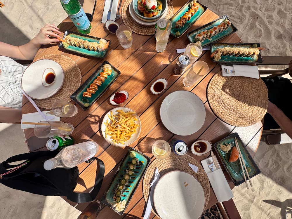 Sushi bij Surf Club Café in Dubai