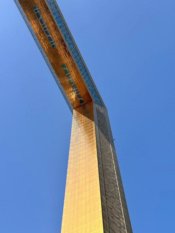 The Frame Dubai van onder