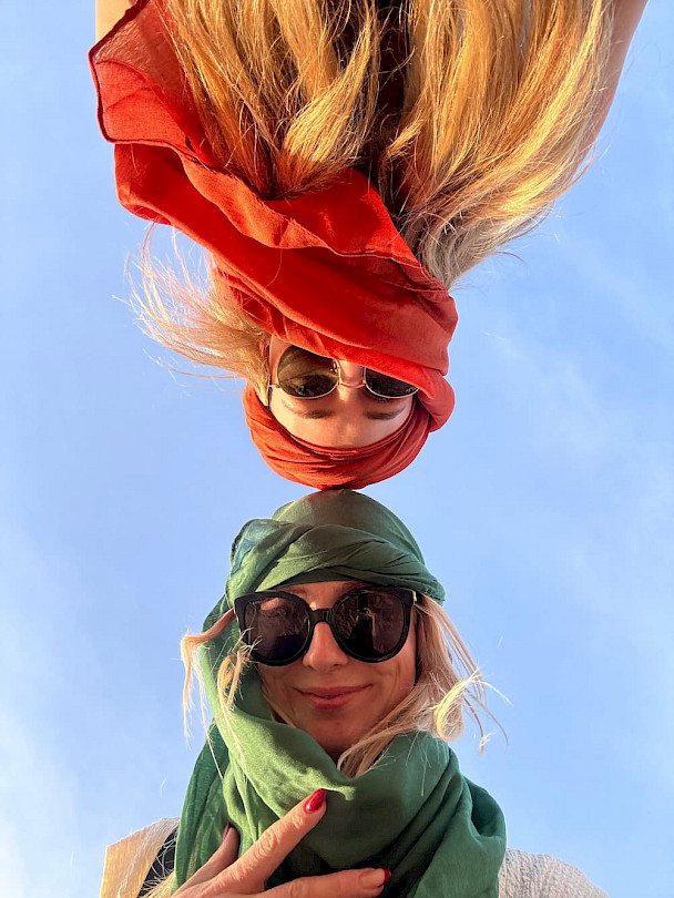 Dubai Nienke & Lolithe in de woestijn