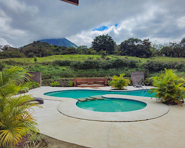 Confort Arenal Costa Rica zwembad met uitzicht
