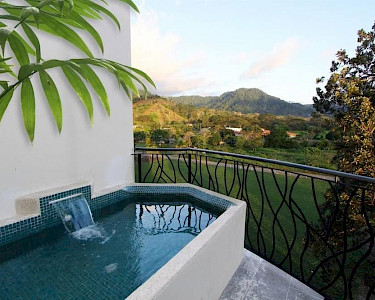 Oceano BoutiqueHotel en Gallery Costa Rica uitzicht vanaf zwembad