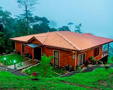 GreenLagoon Arenal Waterfall Villas Costa Rica buitenkant