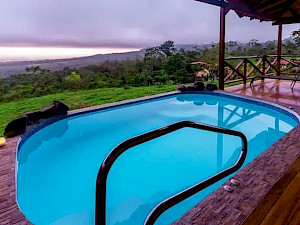 GreenLagoon Arenal Waterfall Villas Costa Rica zwembad
