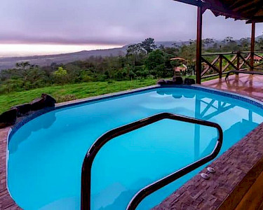 GreenLagoon Arenal Waterfall Villas Costa Rica zwembad