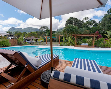 Arenal History Inn Costa Rica tuin met zwembad
