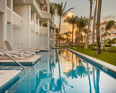 Bahia Principe Escape Ambar Dominicaanse Republiek terras met zwembad
