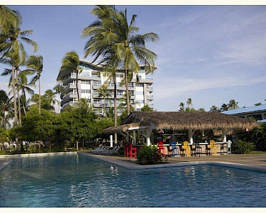 Puerto Azul Resort y Club Nautico Costa Rica zwembad met bar