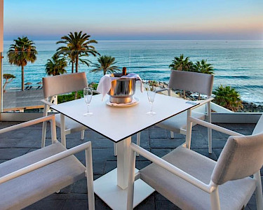 Estival Torrequebrada Costa del Sol tafel aan zee