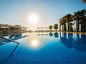 Estival Torrequebrada Zuid-Spanje zon in het zwembad