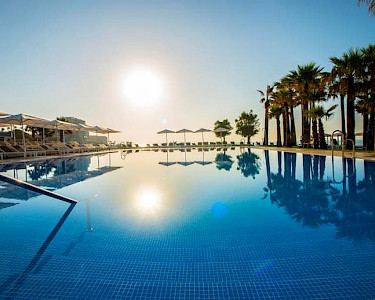 Estival Torrequebrada Zuid-Spanje zon in het zwembad