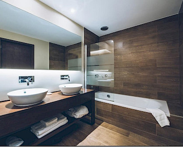 Iberostar Selection Lagos Algarve badkamer met bad